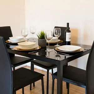 Business Hub: Spacious 2-bedroom Near Nec & Centre Apartment