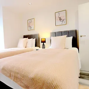 Necairport Interchange Shortstay Homebase Apartment